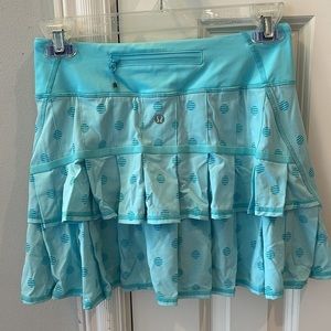 𝅺LULULEMON run pace setter skirt in aquamarine. Rare! Size 2